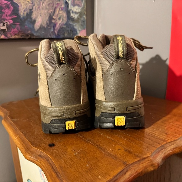 Columbia Kotaman Women’s Hiking Boot Size 8.5 YL3071-925 Beige Black - Picture 3 of 3